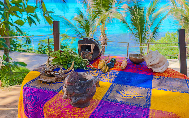 Imagen de la mesa donde se preparan ritos tradicionales de la cultura maya de Isla Mujeres